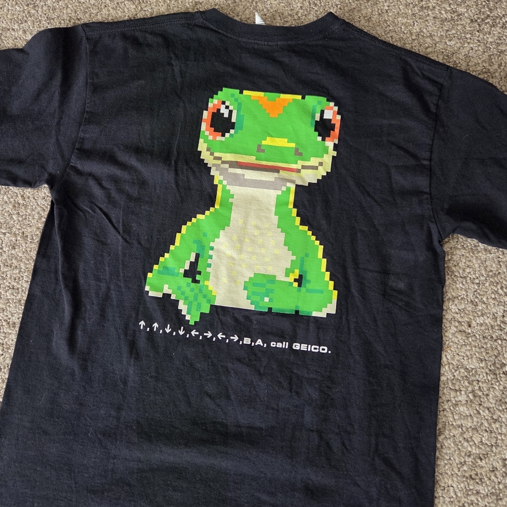 Geico Gaming Y2k Nintendo Pixelated T-Shirt Size Large